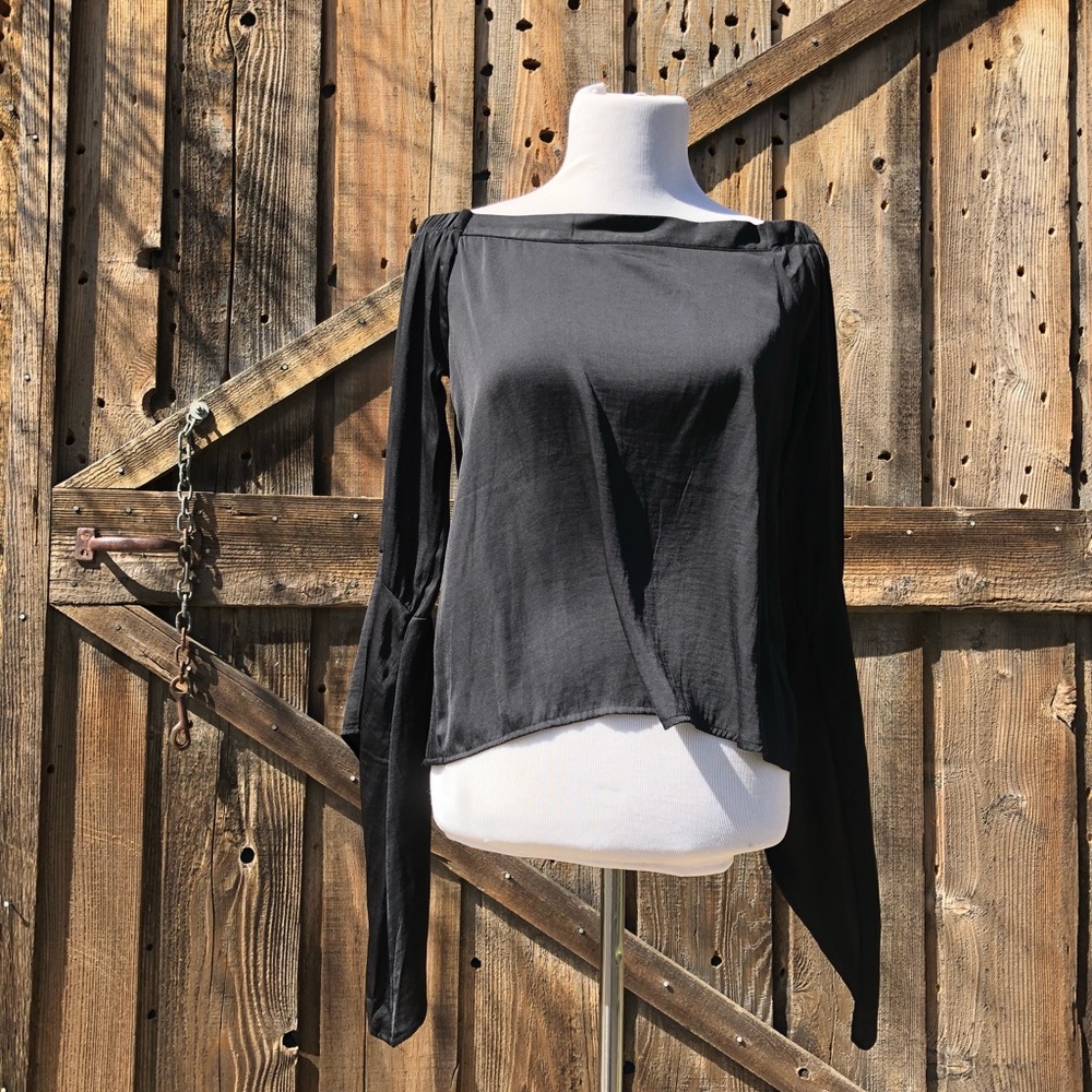 NWT dra Clothing Black Blouse